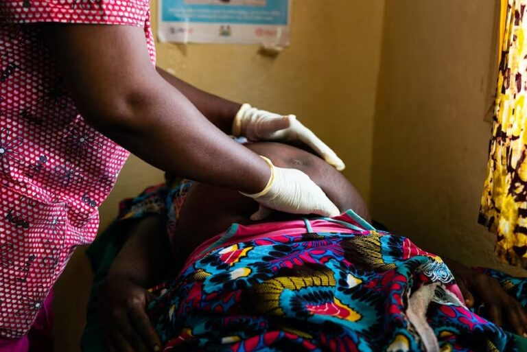 INVESTIGATION: Pregnant Women ‘Die Monthly’ In Kano Community Despite Modern Healthcare Facility A health worker attending to a pregnant woman