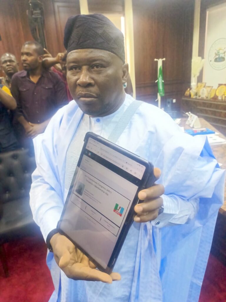 JUST IN: Adamawa Gov Fintiri Defects To APC ADAMAWA GOV