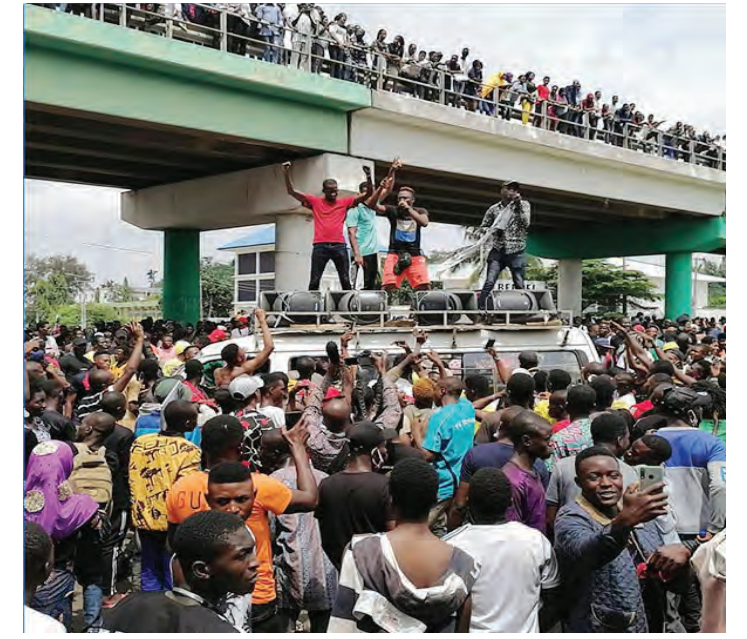 Benue Killings: Protesters Burn Monarch’s Palace, LG Secretariat PROTESTERS 3
