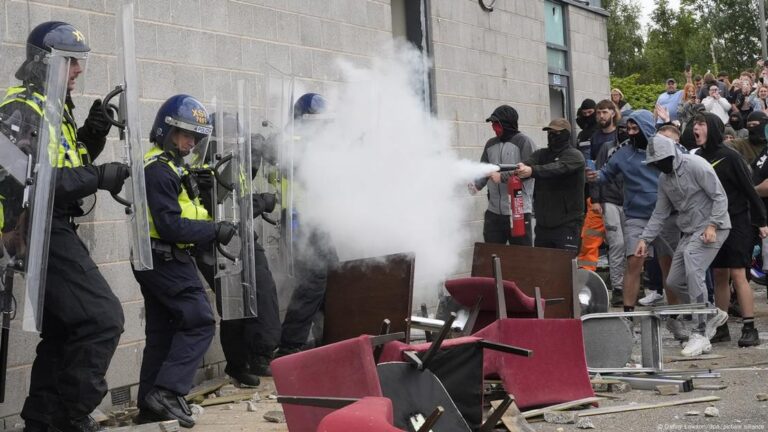 Riot: FG Cautions Nigerians Traveling To UK Against Risks Of Violence UK RIOT 2