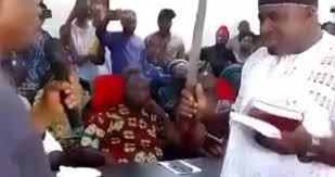 Drama As Govt Officials Take Oath With Cutlass ekiti